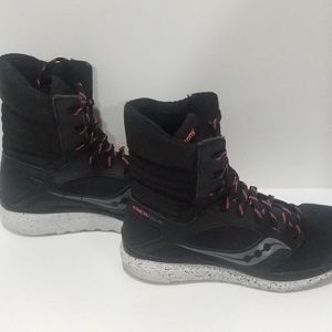 Saucony Kineta Relay Boots Womens Size 9